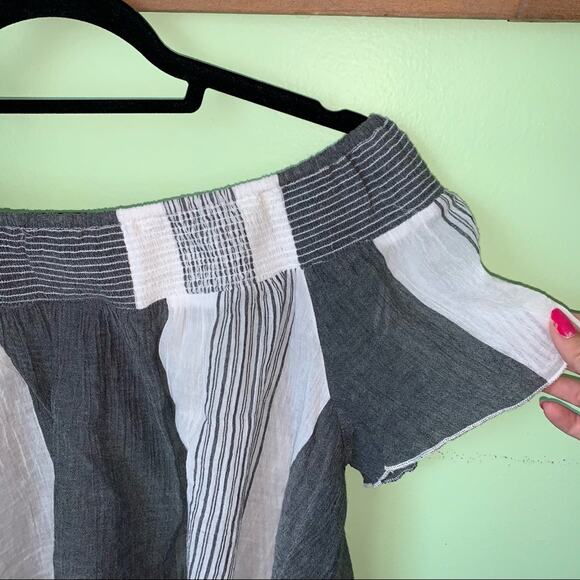 NWT Elan Blue & White Cropped Smocked Striped Off-Shoulder Top Size: Medium - Picture 13 of 15